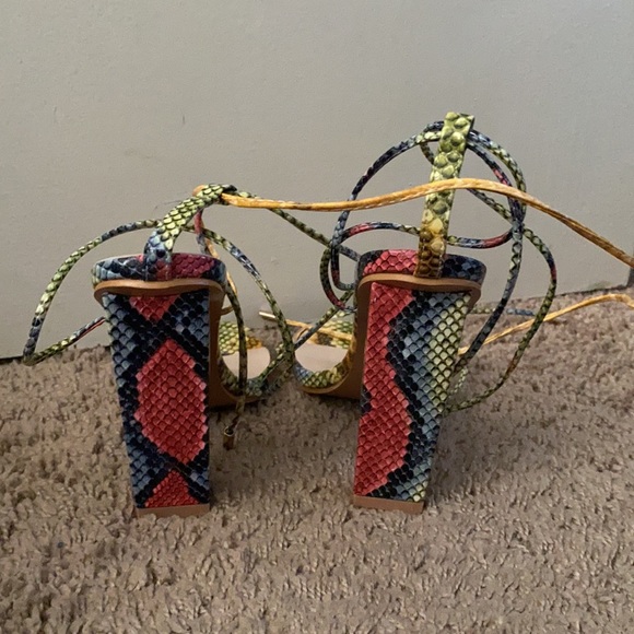 Multicolored snake print block heels - Picture 2 of 4